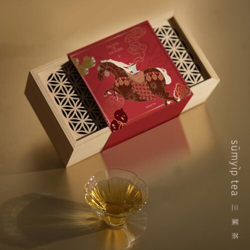 躍馬新春・松木茶禮盒（附梅花杯）